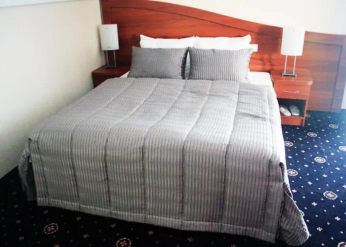 מלון Parkhotel Lyson 4*